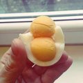 Išviręs kiaušinį aptiko keistą radinį