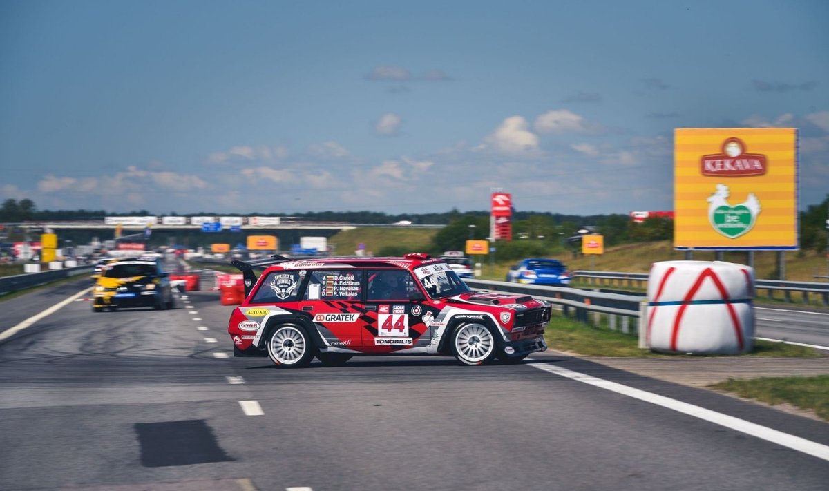 1006 km lenktynės