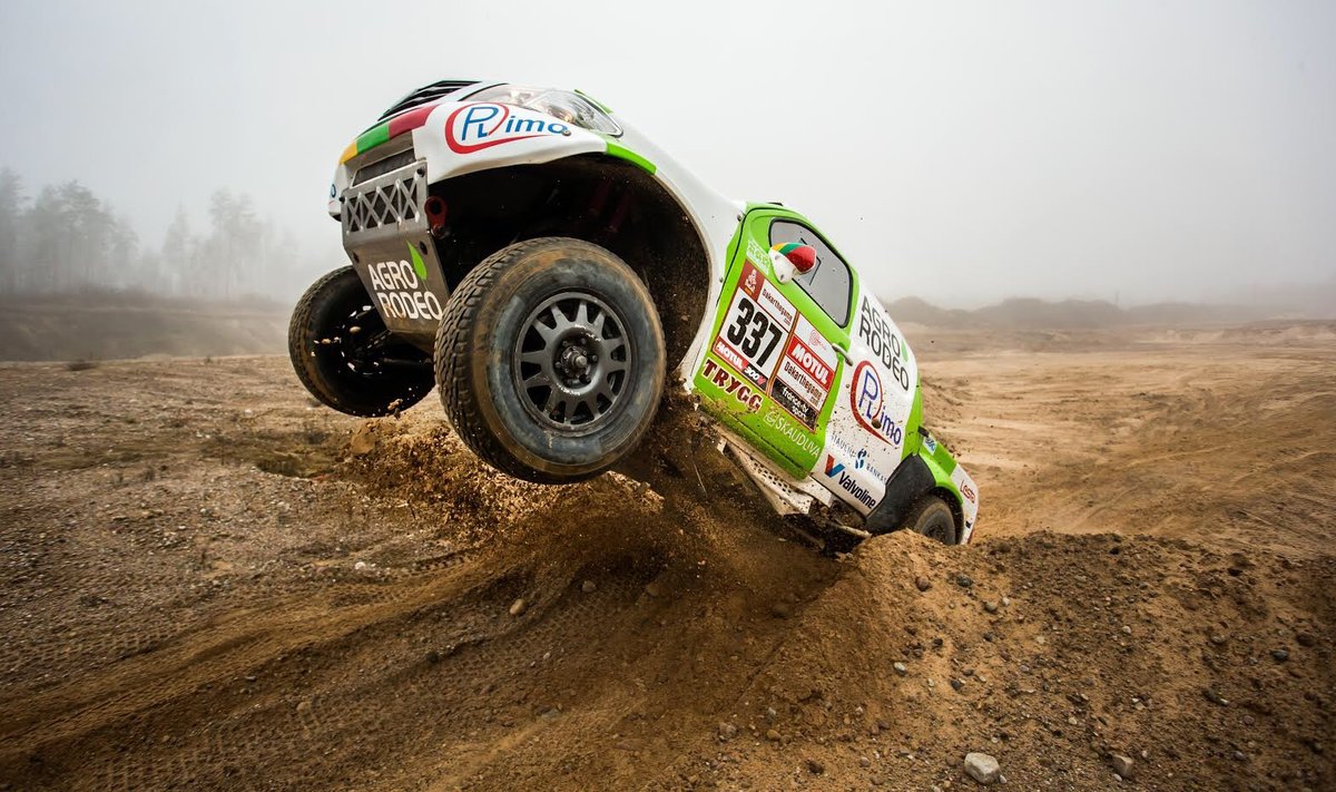 Vaidotas Žala Pagirių karjere išbandė Dakaro ralio bolidą