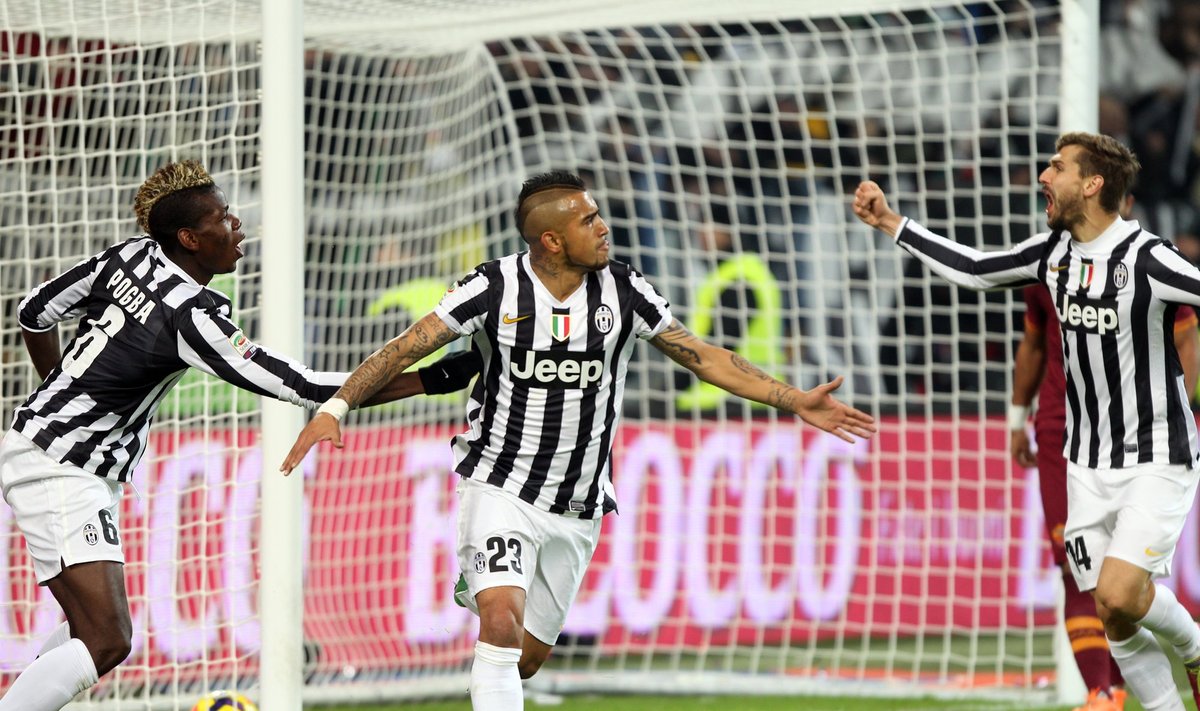"Juventus" futbolininkai džiaugiasi įvarčiu