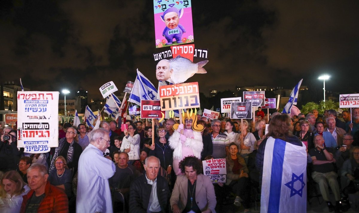 Tūkstančiai izraeliečių reikalavo korupcija kaltinamo premjero atsistatydinimo