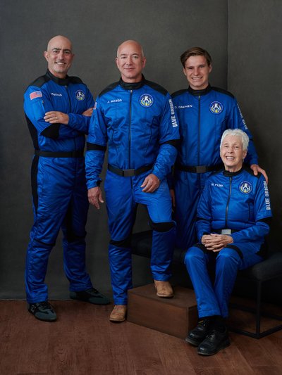 Turtingiausias žmogus pasaulyje Jeffas Bezosas kartu su komanda išskris į kosmosą.