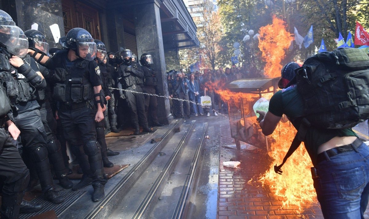 Kijeve kilo susirėmimai tarp protestuotojų ir policijos