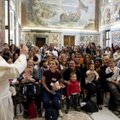 Popiežius Pranciškus prašo pedofilijos aukų atleidimo