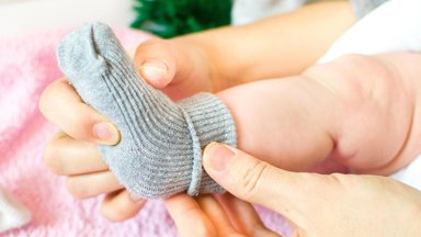 Panevėžio senjorus ragina megzti kojines vienišiems vaikams