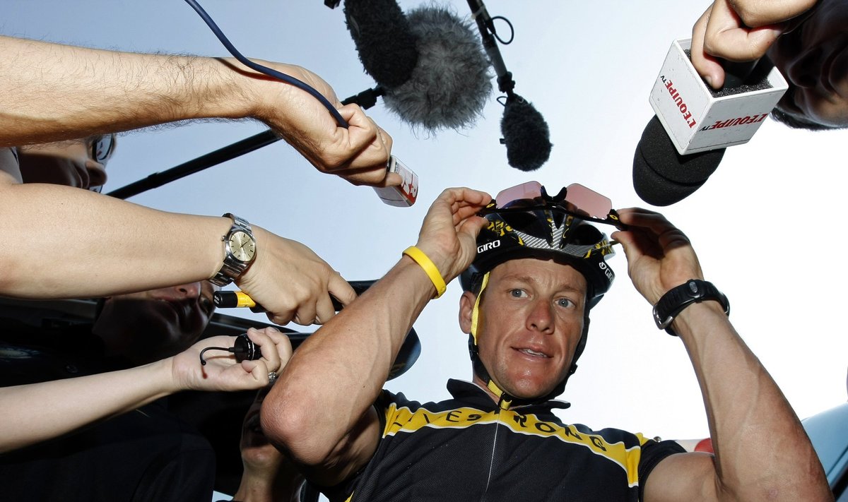 „Astana“ komandos dviratininkas Lance'as Armstrongas Monake ruošiasi „Tour de France“ lenktynėms.