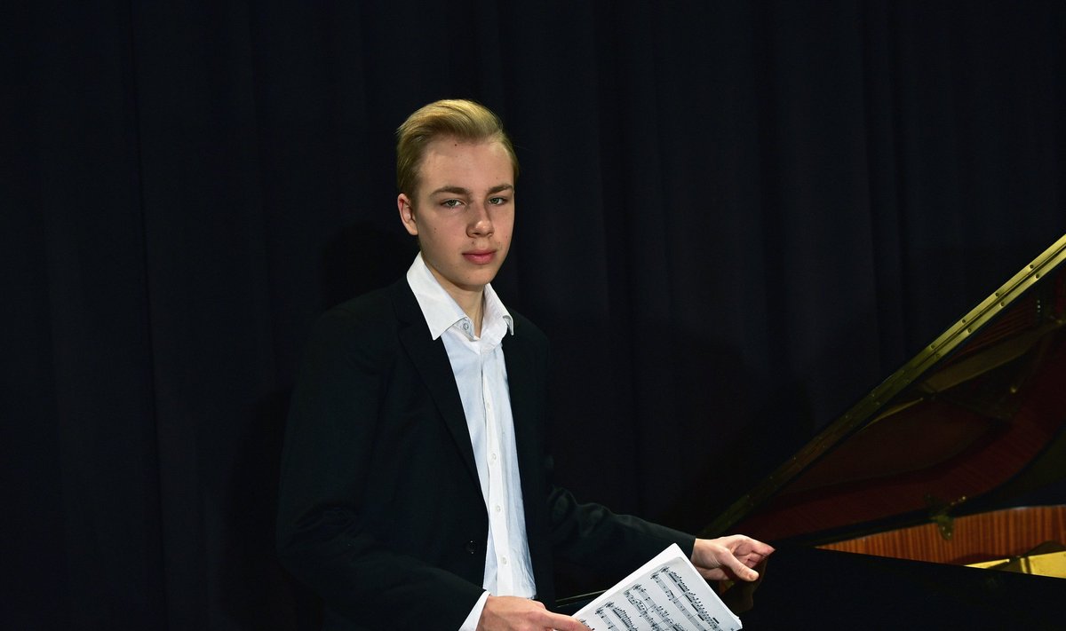 Jaunas pianistas Simonas Miknius