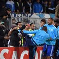 Už spyrį sirgaliui – UEFA diskvalifikacija ir atsisveikinimas su klubu