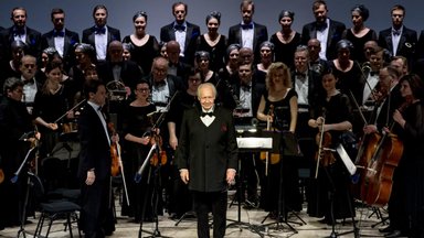85-ąjį jubiliejų pasitinka pirmasis Klaipėdos valstybinio muzikinio teatro garbės dirigentas Stanislavas Domarkas
