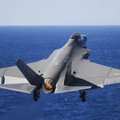 Naujausias karinis JAV lėktuvas jau skrenda, bet šaudyti negalės iki pat 2019 metų