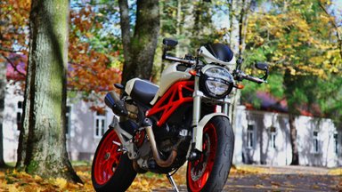 „Ducati Monster 1100“ motociklo apžvalga: mieste jam per ankšta