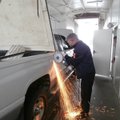 Muitininkai čiupo metalo pjaustyklę ir supjaustė ruso „Dodge“