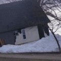 8,7 m aukščio ledo siena sutraiškė kanadiečių namus