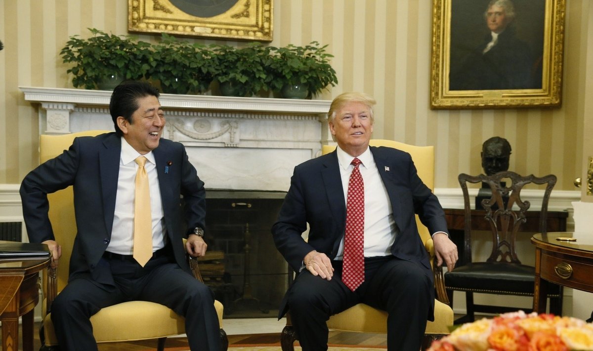 Shinzo Abe ir Donaldas Trumpas 
