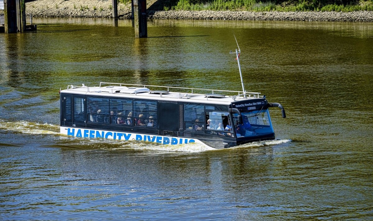 Plaukiantis autobusas Hamburge