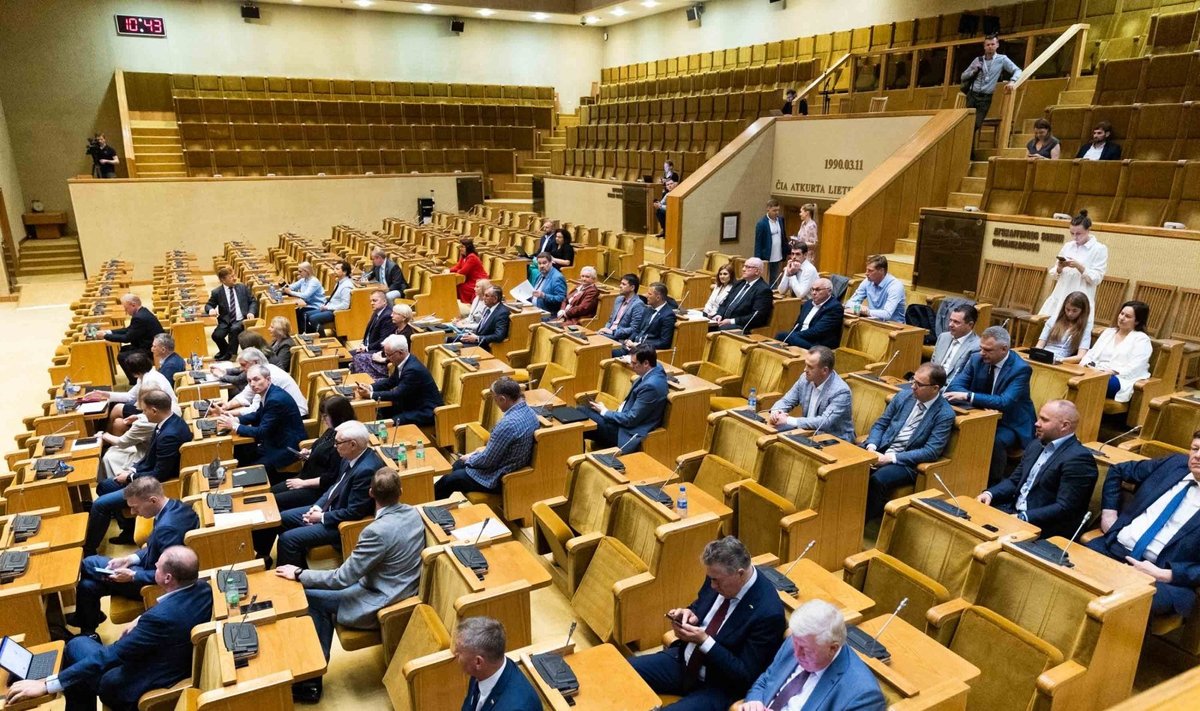 Opozicija boikotuoja Seimo posėdžius