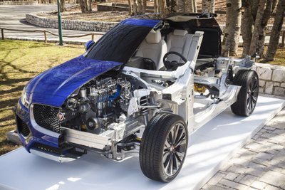 "Jaguar F-Pace" konstrukcijoje 80 proc. aliuminio detalių