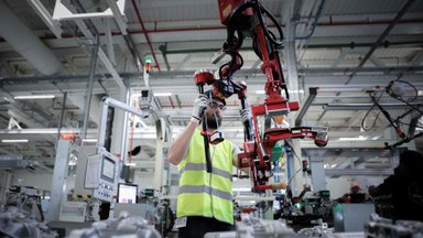 Pučiantis sąskaitoms, šešioms iš dešimties britų gamyklų gresia bankrotas