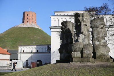 V. Vildžiūno skulptūra „Lietuvos baladė“