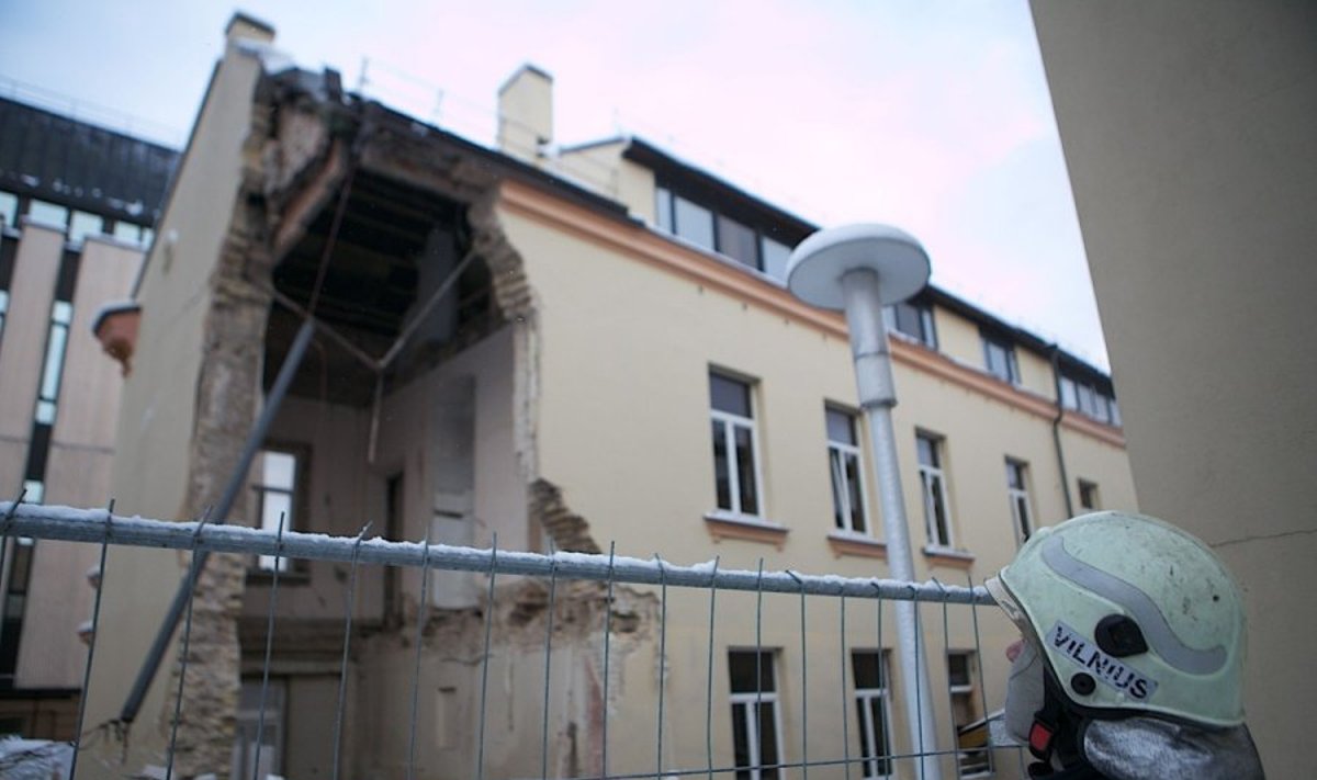 Paaiškėjo, kodėl Vilniaus centre įgriuvo dalis pastato