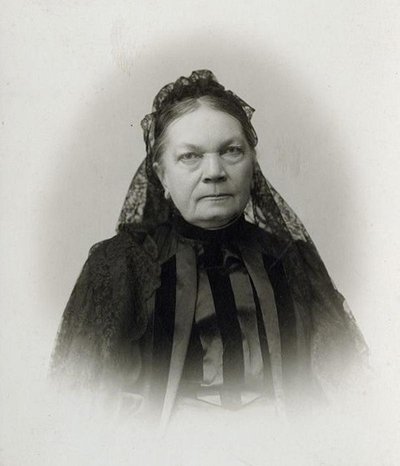 Grafienė Sofija Tiškevičienė po vyro mirties ėmė rengtis vien juodais drabužiais.