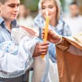 Krikštynoms lietuviai pasiruošę išleisti tūkstantines sumas: kiek deda kunigui į vokelį ir kokios šventės tikisi?