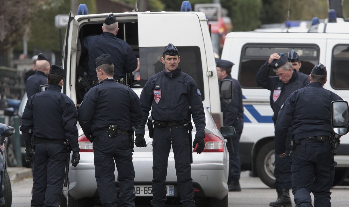 Prancūzijos policija užspeitė įtariamą žydų mokyklos žudiką