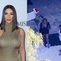 K. Kardashian ruošiasi Kalėdoms: filmuoja sveikinimus ir džiaugiasi dirbtiniu sniegu kieme