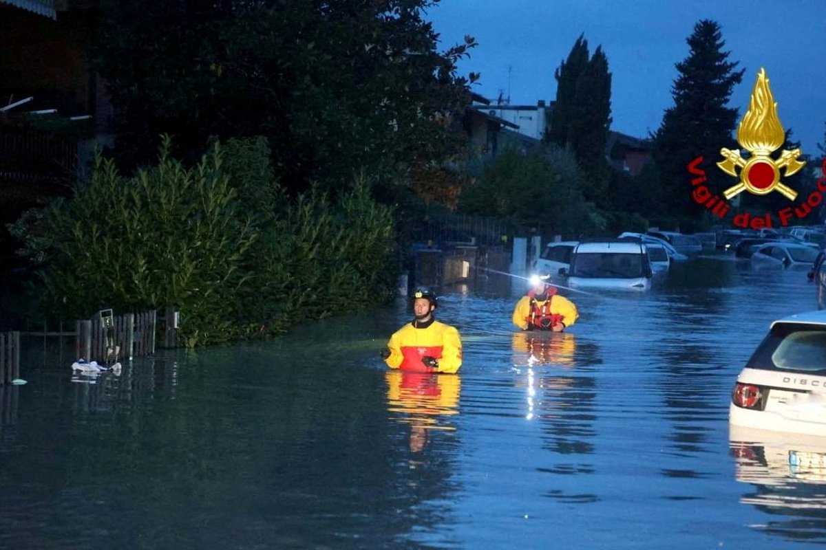 L'Europa occidentale è stata devastata da una tempesta: caos nel Regno Unito, situazione critica nella regione italiana