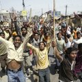 Jauni, pikti ir „neliečiamieji“: žemos kastos Indijoje kyla į kovą