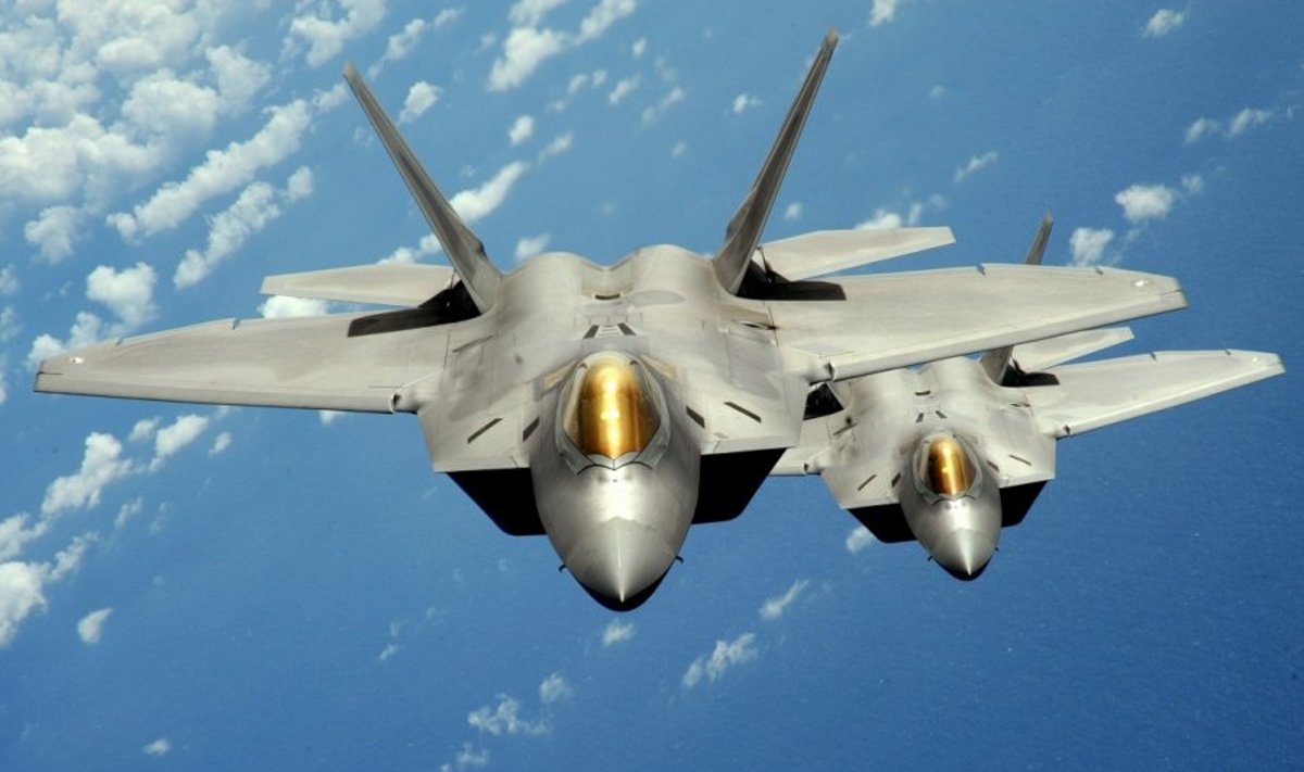 JAV naikintuvai F-22
