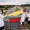 Lithuanians formed human chain from Vilnius to Medininkai in solidarity with Belarusians