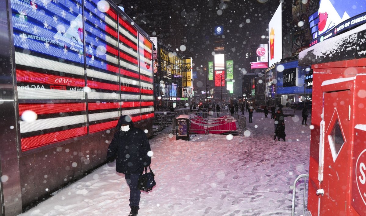 Niujorką užgriuvo didžiausia sniego pūga per dešimtmetį