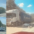 Panevėžio rajone susidūrė lengvasis automobilis, traktorius ir vilkikas: nukentėjo vyriškis