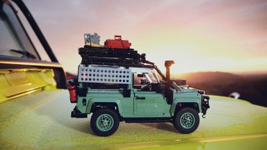 Minėdama „Land Rover“ 75-metį „Lego“ sukūrė klasikinio „Defender“ rinkinį