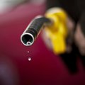 Nėra tiesioginio ryšio tarp naftos ir degalų kainų?