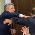 Ukrainos parlamento nariai apsikumščiavo dėl kaltinimų ryšiais su Kremliumi