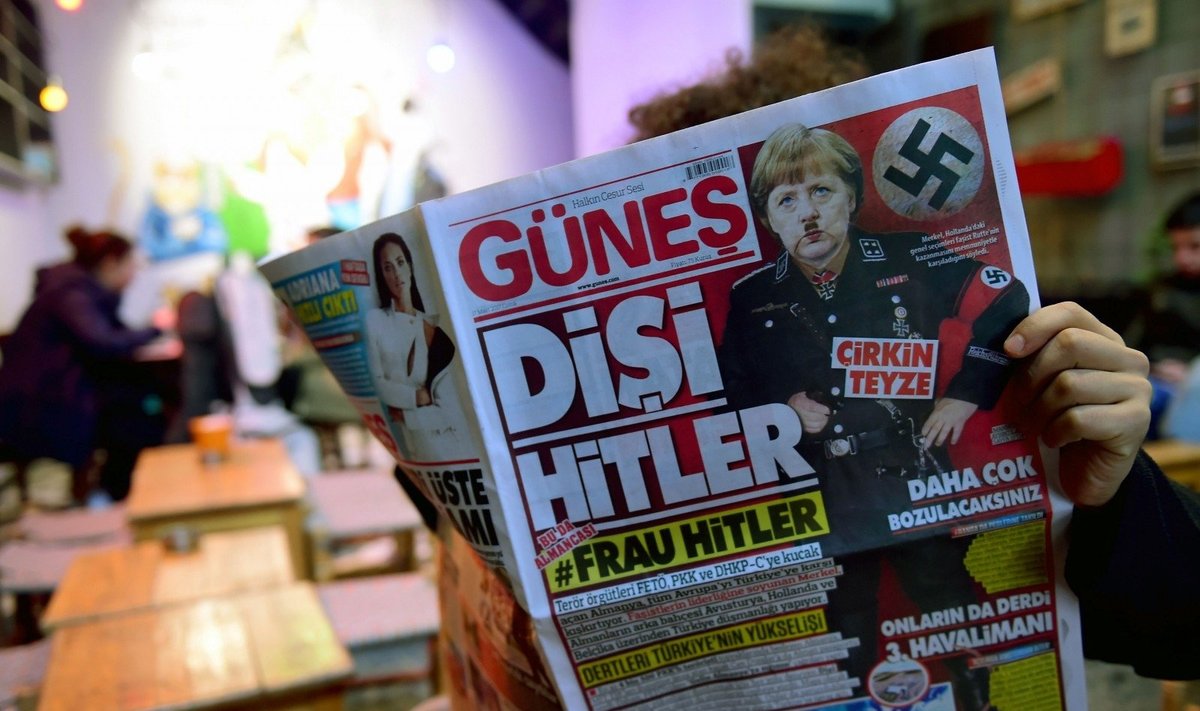 Angela Merkel pristatyta kaip "Frau Hitler"