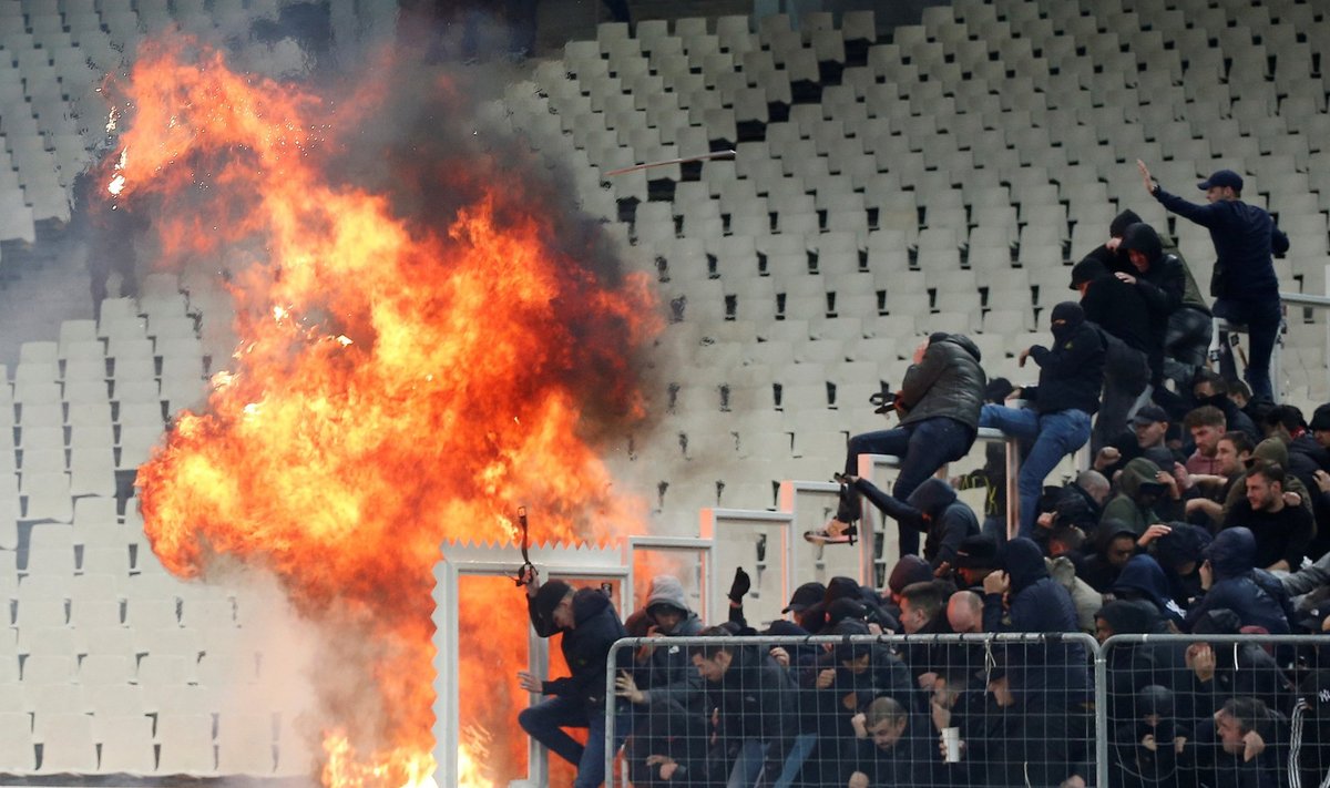 Sirgaliai sukėlė chaosą prieš Atėnų AEK ir "Ajax" rungtynes