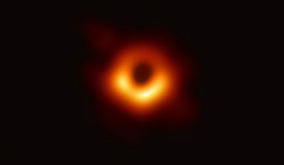 Juodoji skylė. Event Horizon Telescope Collaboration nuotr.