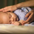 Visi atsakymai apie kūdikio miegą: ką daryti, kad ir vaikas išsimiegotų, ir tėvai būtų ramūs