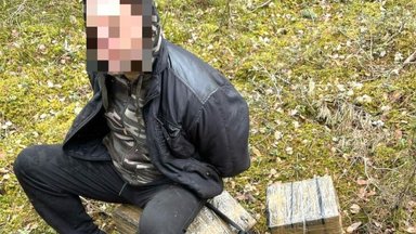 Prie Latežerio pasieniečiai sulaikė du baltarusiškų cigarečių nešikus