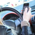 Kiek sulėtėja reakcija už vairo naudojantis mobiliuoju telefonu?