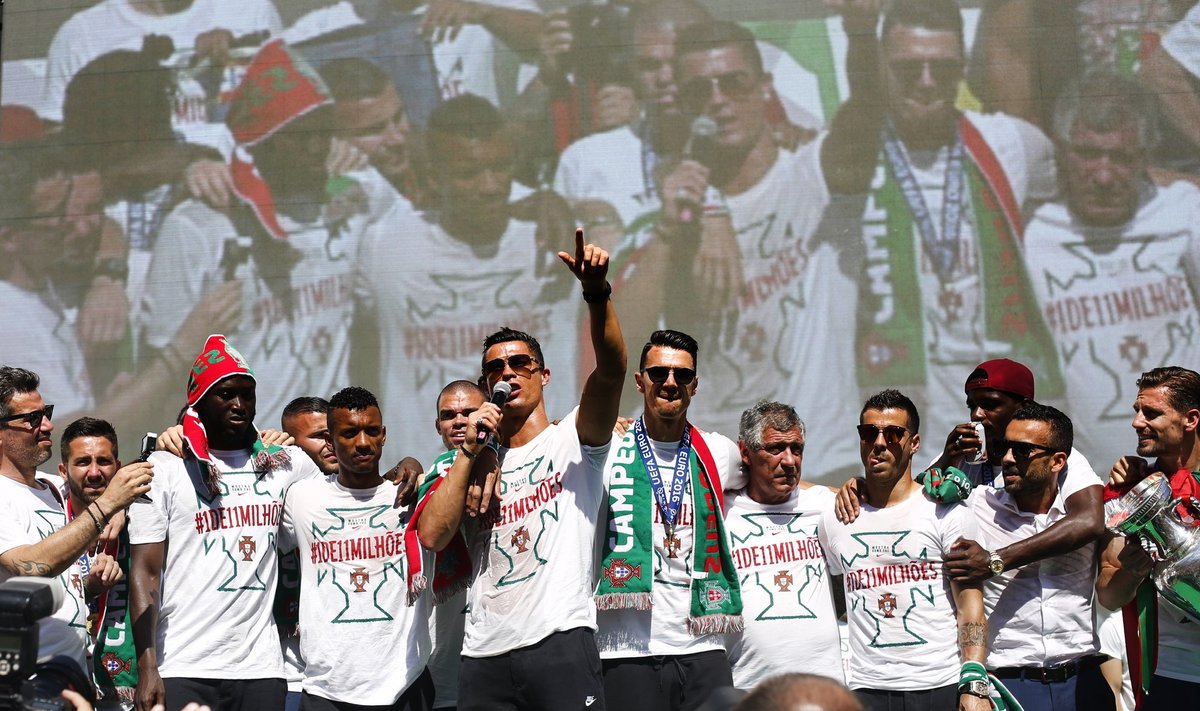 Portugalijos futbolo rinktinė švenčia