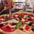 Iš Italijos traukiasi „Domino“ picerijų tinklas: italus šiurpino bandymai įtikinti vietinius valgyti mėsainių skonio picą