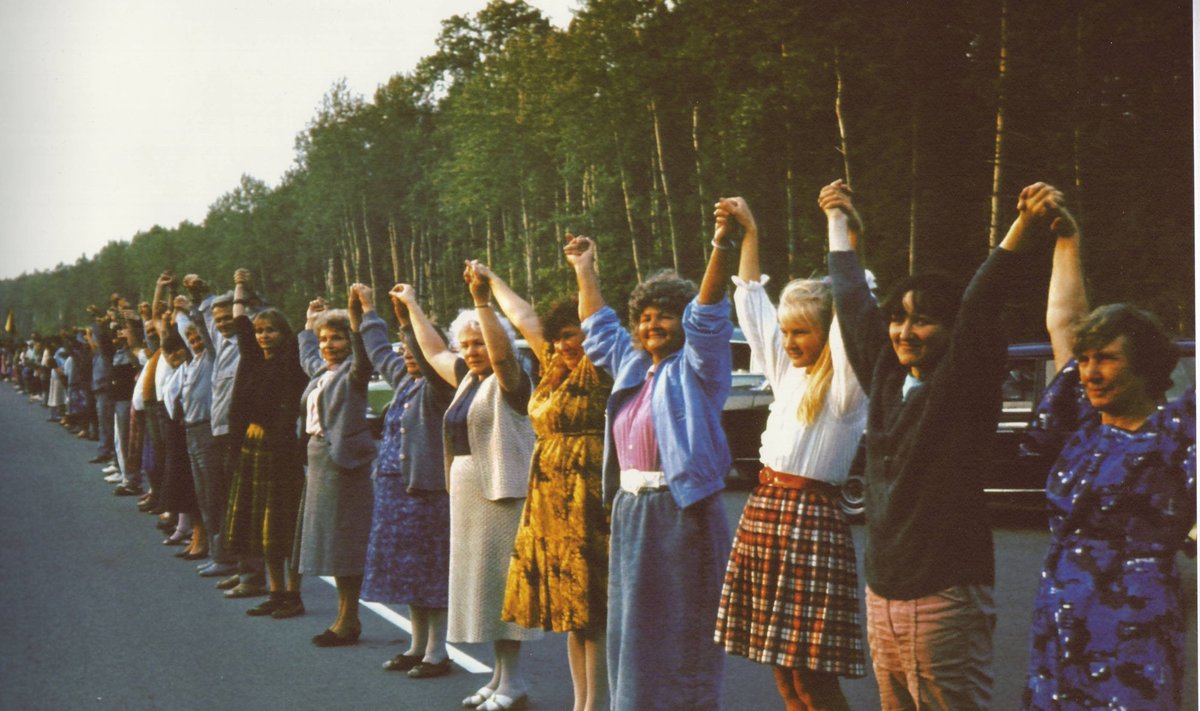 The Baltic Way, 1989. Photo by Čepliauskas