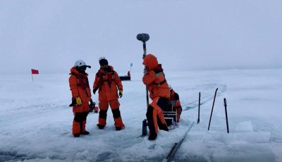 Kinijos mokslininkų ekspedicija Arkties vandenyne. Reuters/Scanpix/Stop kadras