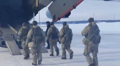 Į Kazachstaną kariniais lėktuvais siunčiami rusų desantininkai