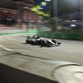 Pirmose F-1 treniruotėse Singapūre – aplenkti abu „Mercedes“ pilotai