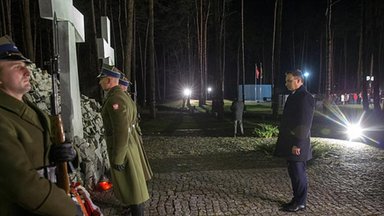 Prezydent złożył wieńce na Polskim Cmentarzu Wojennym w Bykowni
